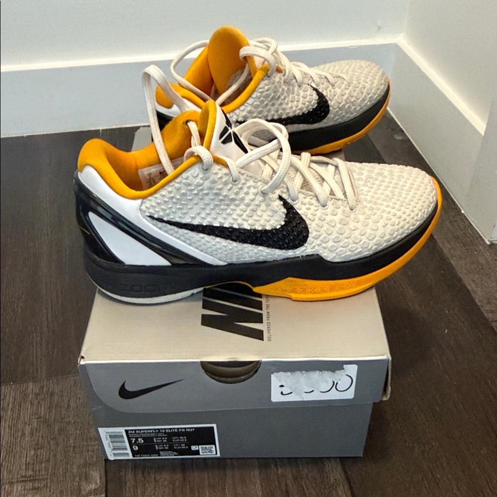 Nike White and Gold Athletic Shoes